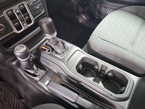 Used 2021 Jeep Wrangler Unlimited Sport AWD/4WD image 28