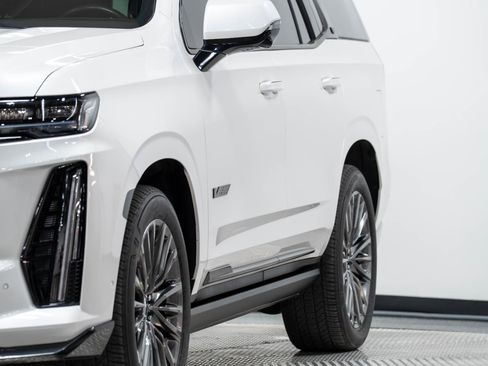 Used 2023 Cadillac Escalade V image 7