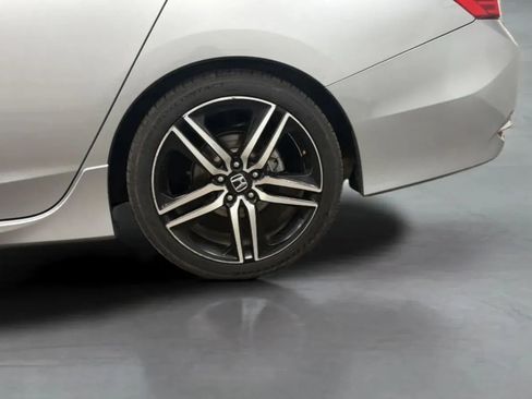 Used 2016 Honda Accord Touring image 28