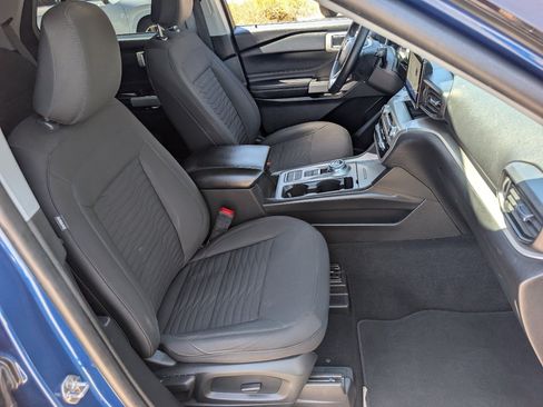 Used 2021 Ford Explorer XLT RWD image 9