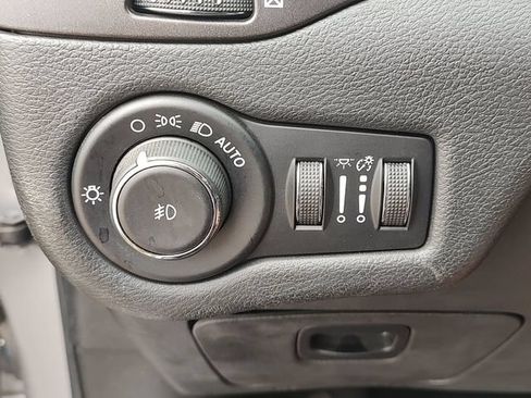 Used 2021 Jeep Cherokee Trailhawk w/ Technology Group AWD/4WD image 24