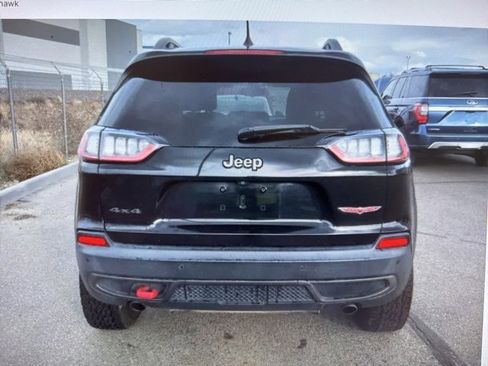 Used 2019 Jeep Cherokee Trailhawk image 3