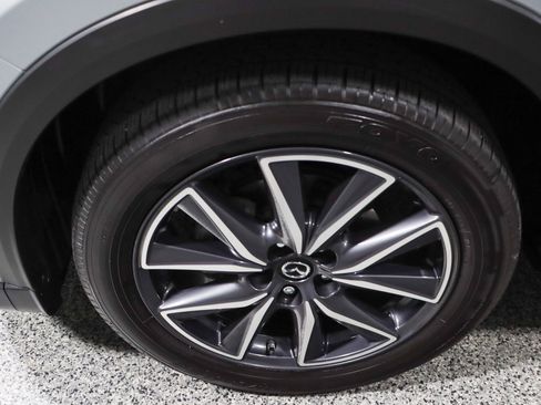 Used 2018 MAZDA CX-5 Touring image 11