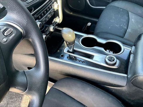 Used 2020 Nissan Pathfinder S image 12