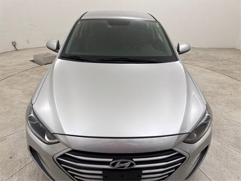 Used 2018 Hyundai Elantra SE image 15