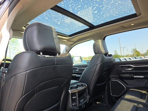 Used 2022 RAM 1500 Laramie AWD/4WD image 18