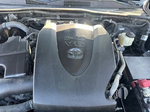 Used 2017 Toyota Tacoma SR5 image 42