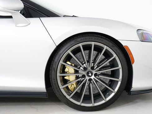 Used 2022 McLaren GT RWD image 16