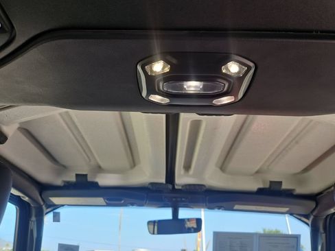Used 2023 Jeep Gladiator Rubicon w/ LED Lighting Group AWD/4WD image 31
