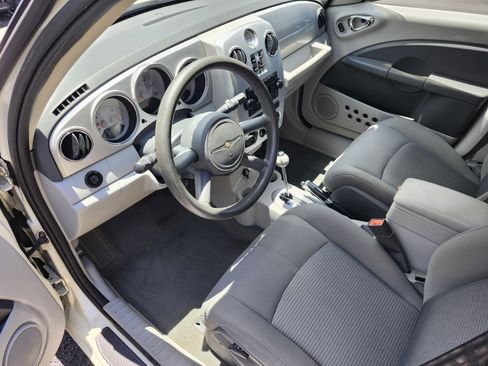 Used 2008 Chrysler PT Cruiser Touring FWD image 4