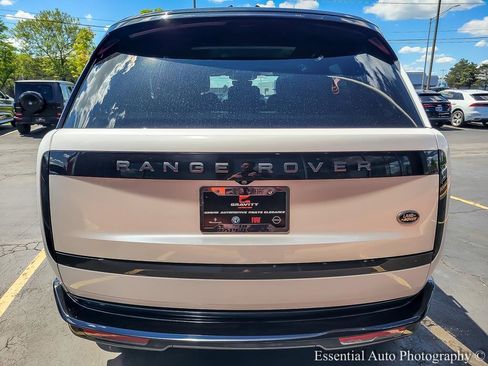 Used 2023 Land Rover Range Rover SE image 4