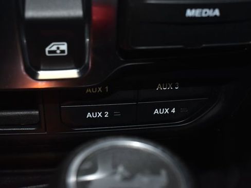 Used 2020 Jeep Wrangler Sport image 23