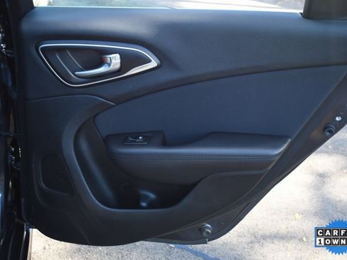 Used 2015 Chrysler 200 Limited w/ Convenience Group image 24