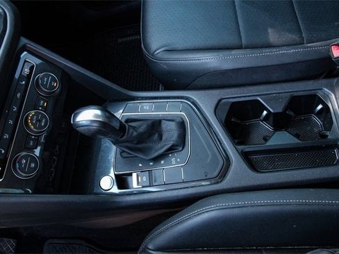 Used 2020 Volkswagen Tiguan SE w/ Panoramic Sunroof Package image 25