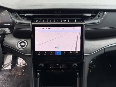 Used 2025 Jeep Grand Cherokee Limited 4xe w/ MOPAR Finishing Package image 22