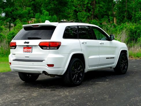 Used 2018 Jeep Grand Cherokee Altitude AWD/4WD image 6