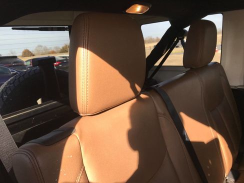 Used 2013 Jeep Wrangler Unlimited Sahara image 15