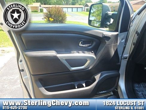 Used 2017 Nissan Titan SL w/ SL Towing Convenience Package image 24