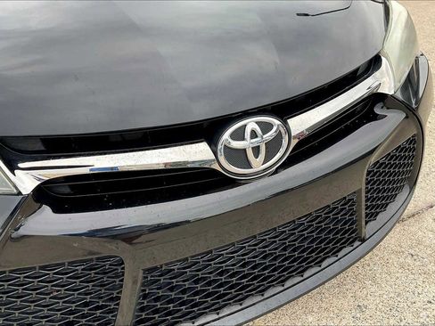 Used 2017 Toyota Camry XSE image 29