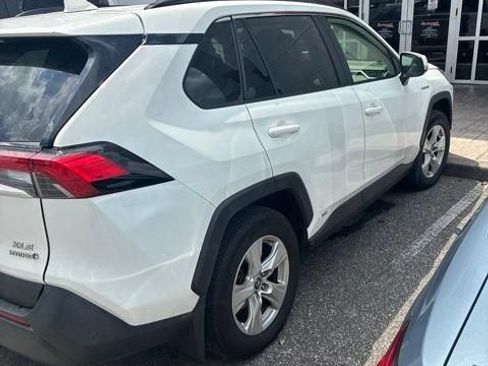 Used 2019 Toyota RAV4 XLE w/ Carpet Mat Package AWD/4WD image 14