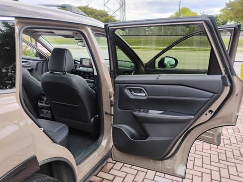 Used 2025 Nissan Rogue Platinum w/ Platinum Premium Package FWD image 43