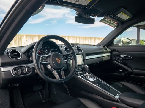 Used 2018 Porsche 718 Cayman RWD image 17