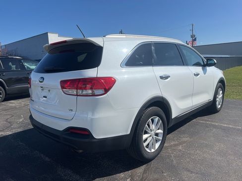 Used 2018 Kia Sorento LX image 3