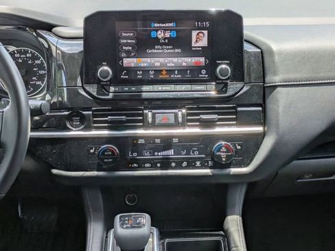Used 2025 Nissan Pathfinder SV FWD image 22