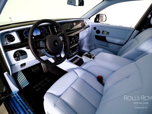 New 2027 Rolls-Royce Phantom Sedan RWD image 4