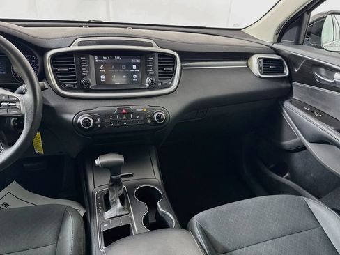 Used 2019 Kia Sorento L FWD image 27