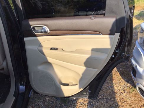 Used 2017 Jeep Grand Cherokee Overland RWD image 6