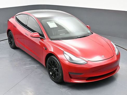 Used 2022 Tesla Model 3 Standard Range image 46