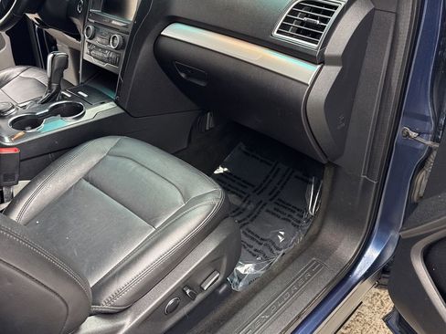 Used 2016 Ford Explorer XLT w/ Equipment Group 202A AWD/4WD image 29