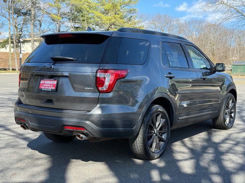 Used 2018 Ford Explorer XLT w/ Equipment Group 202A image 5