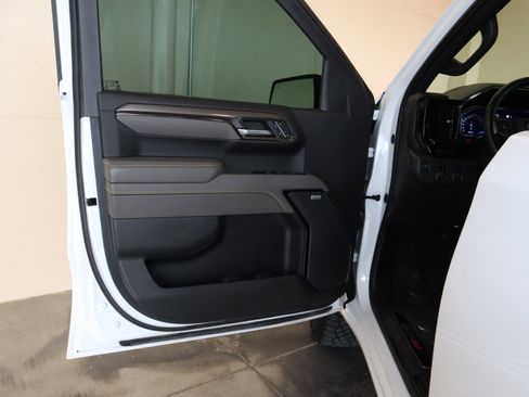 Used 2023 Chevrolet Silverado 1500 ZR2 w/ Technology Package image 32