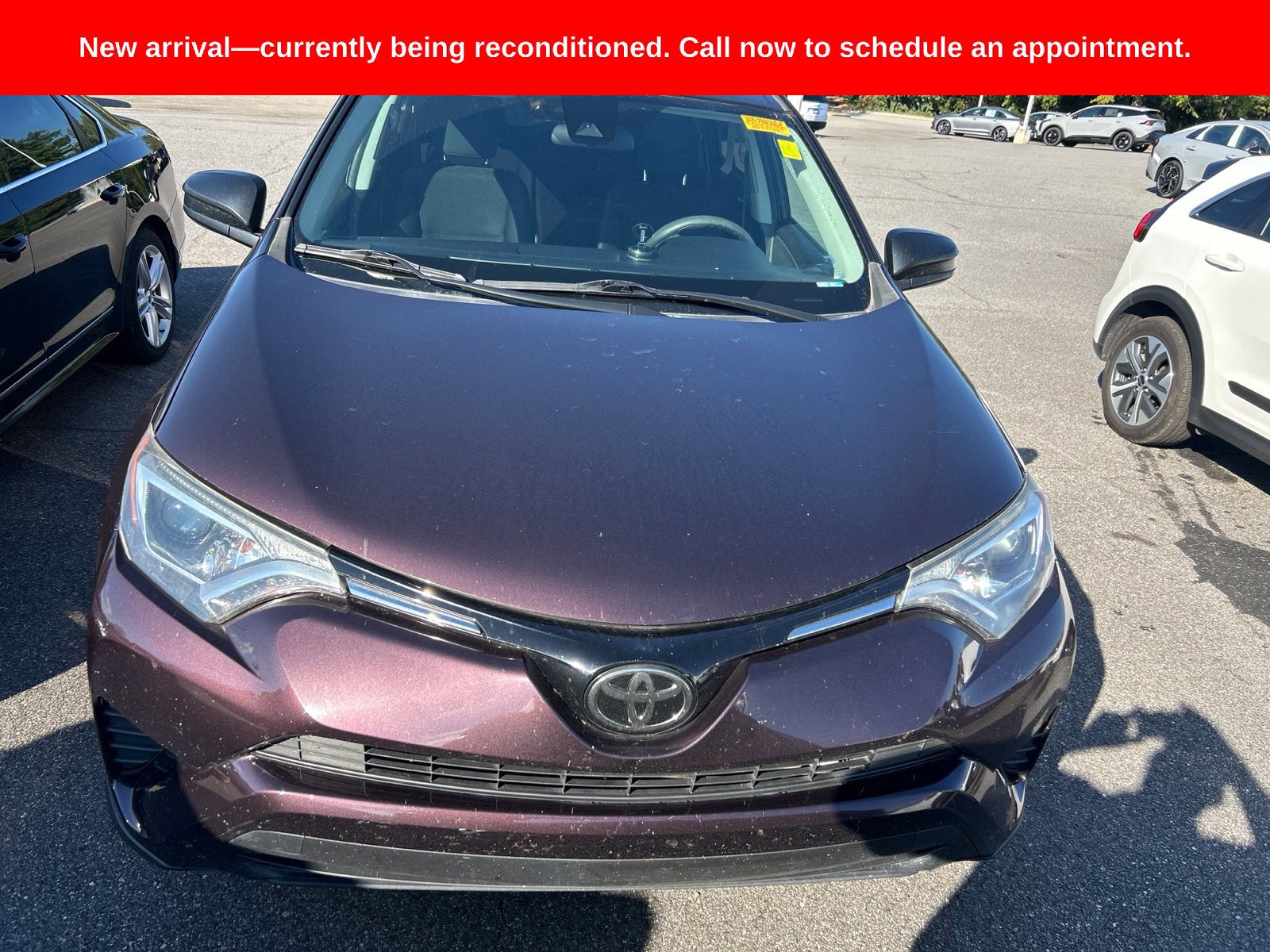 Used 2018 Toyota RAV4 LE AWD/4WD image 2