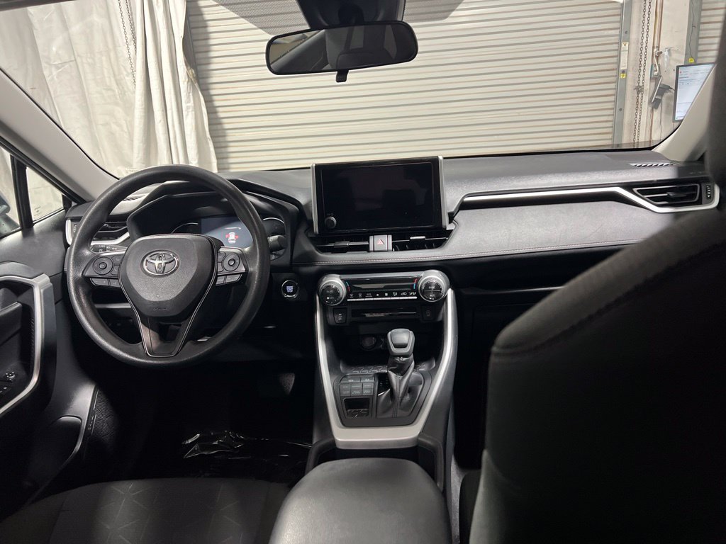 Used 2025 Toyota RAV4 XLE AWD/4WD image 14