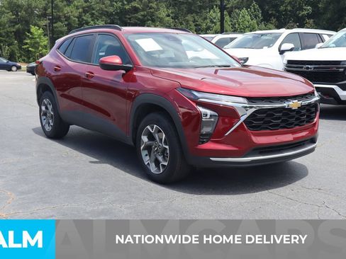 Used 2025 Chevrolet Trax LT w/ LT Convenience Package FWD image 5