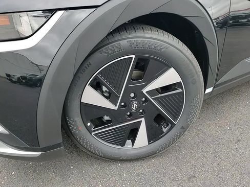 New 2025 Hyundai Ioniq 5 SE image 9