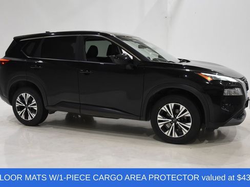 Used 2023 Nissan Rogue SV image 3