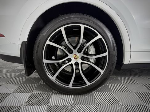 Used 2022 Porsche Cayenne Turbo image 17