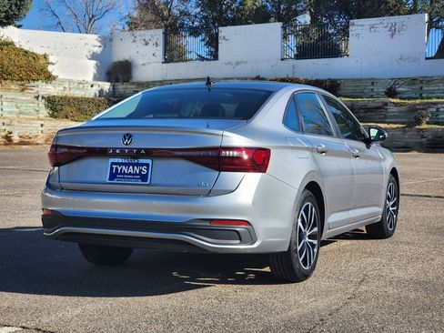 Certified 2025 Volkswagen Jetta SE image 3