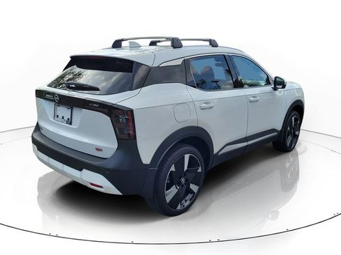 Used 2025 Nissan Kicks SR FWD image 2