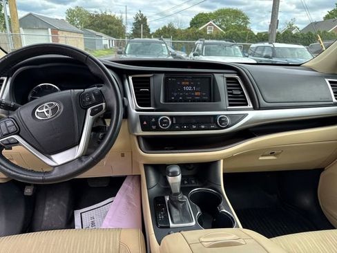 Used 2015 Toyota Highlander Plus AWD/4WD image 12
