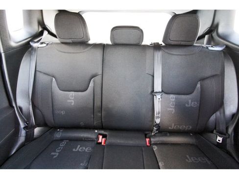 Used 2015 Jeep Renegade Latitude AWD/4WD image 14