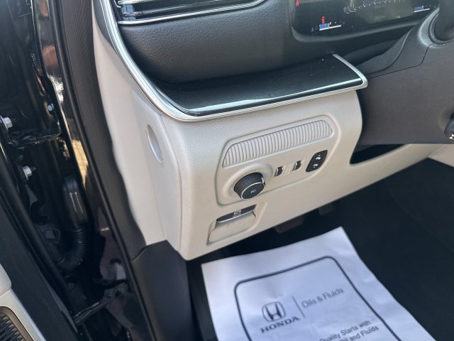 Used 2023 Jeep Wagoneer 2WD image 12