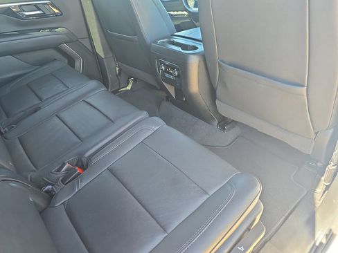 Used 2025 Chevrolet Suburban LT AWD/4WD image 11