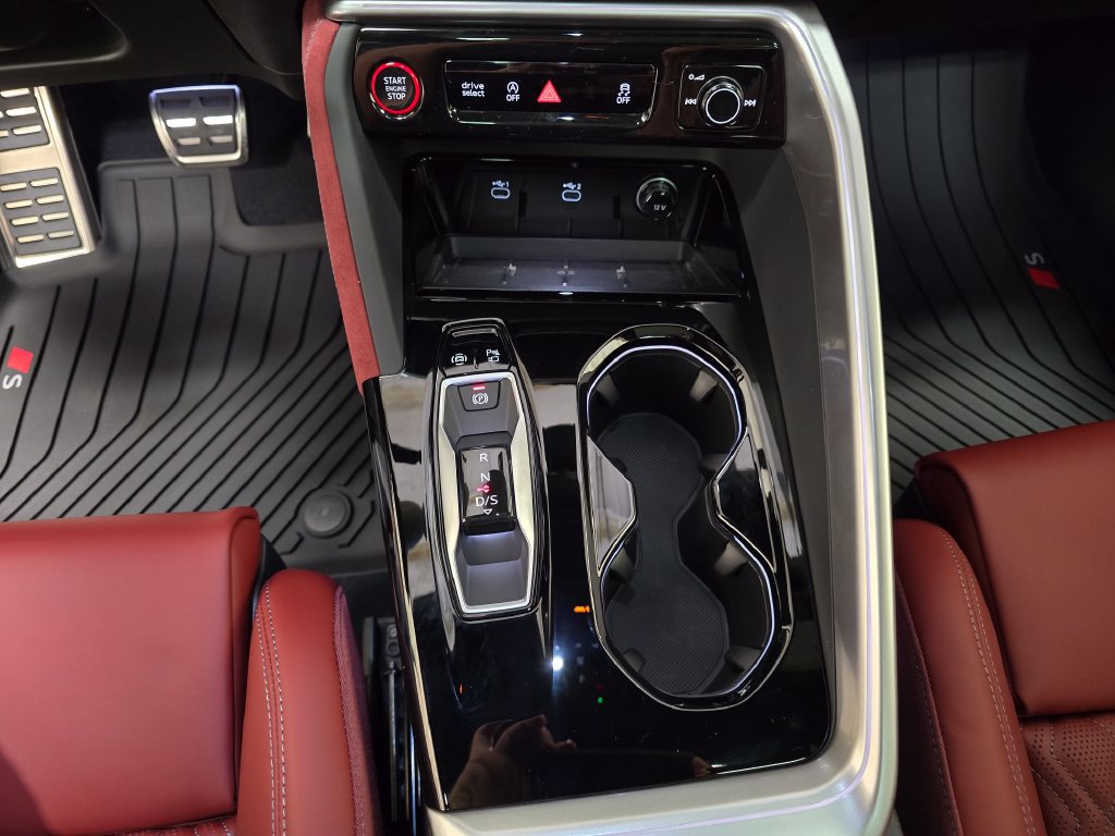New 2026 Audi SQ5 Prestige AWD/4WD image 18