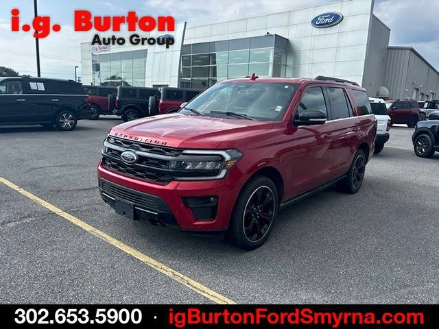 Used 2022 Ford Expedition Limited AWD/4WD image 3