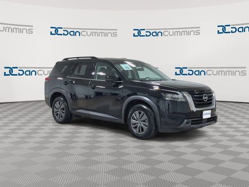 Used 2025 Nissan Pathfinder SV AWD/4WD image 2